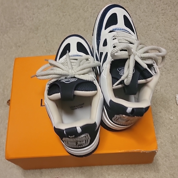 Used LV Sneaker - Picture 2 of 4